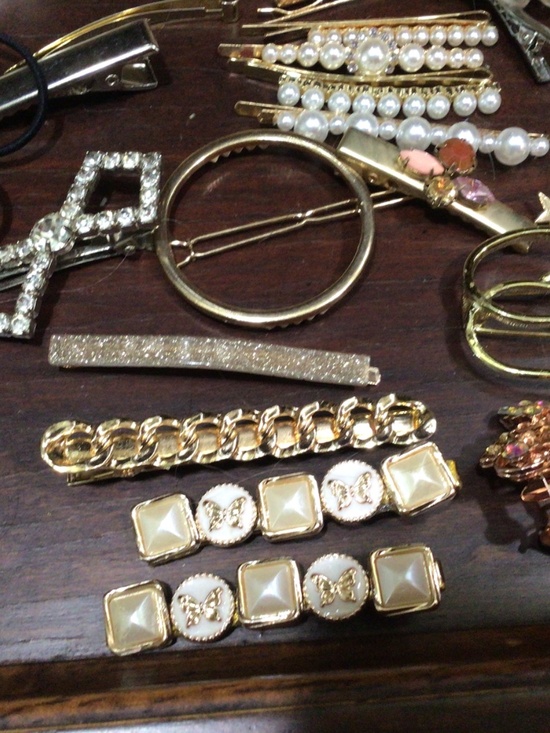 Tray of fashion hair Accessories. Some are Vintage all in great shape. main image 7